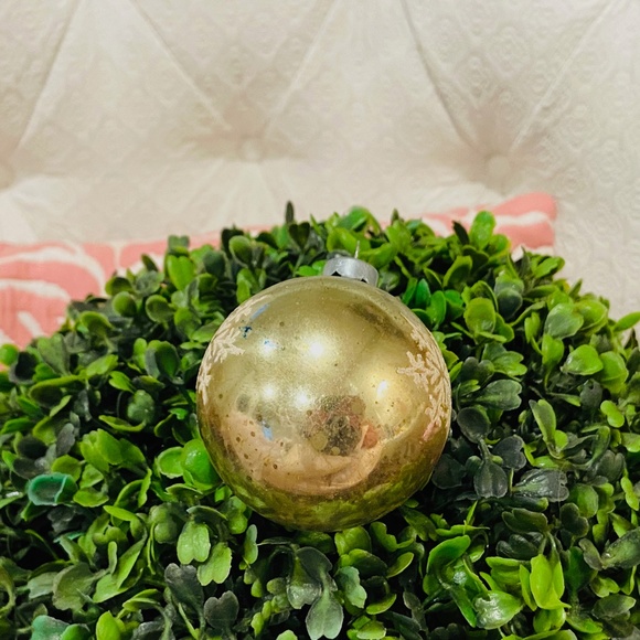 N14-Rare Vintage Green & White 1970's Snowflake Glass Christmas Ornament - Picture 5 of 12